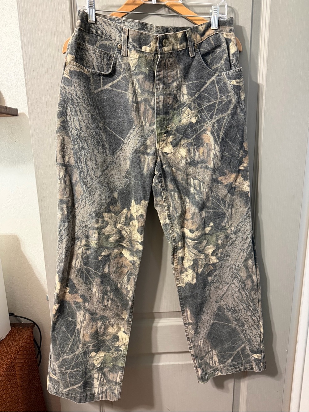 Cabela's Men's Camouflage Relaxed Jeans - hunting 34R
